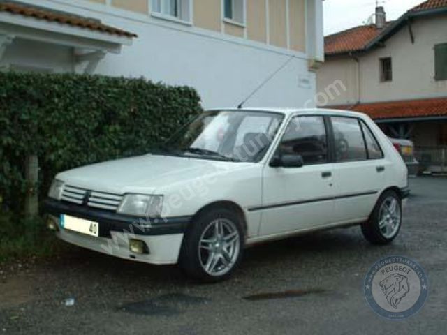 Peugeot 205