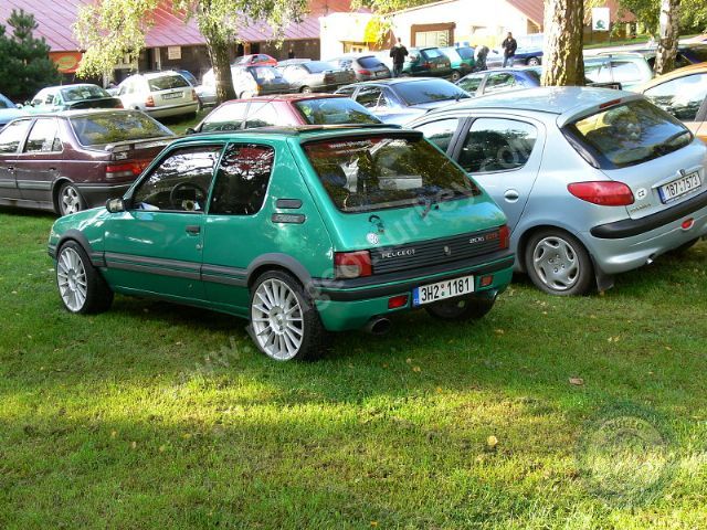 Peugeot 205